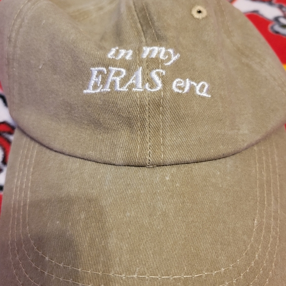 Taylor Swift x KC Chiefs Accessory Bundle - Picture 3 of 7